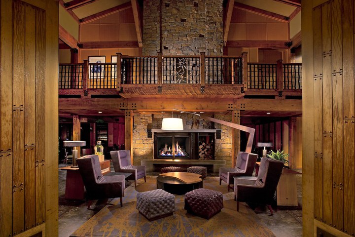 Entrance & Lobby