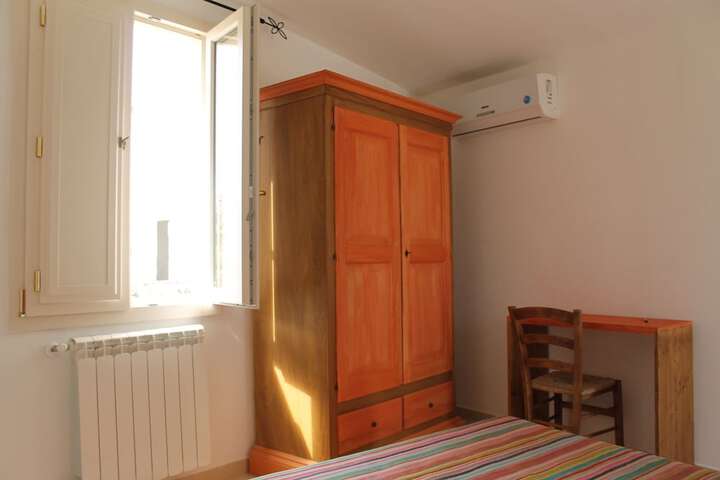 Room 10 of 76