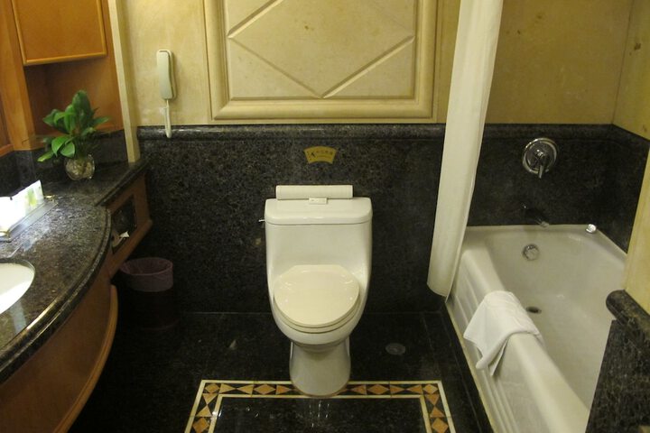 Room 9 of 15