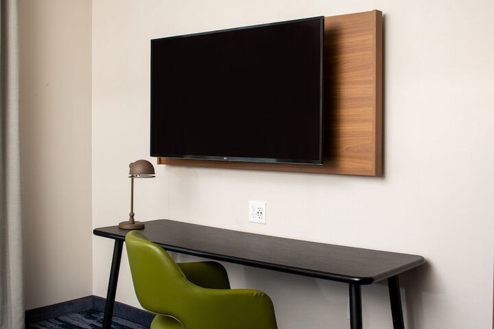 Room 7 of 18