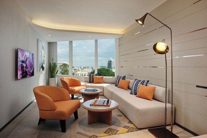 Lounge 117 of 126