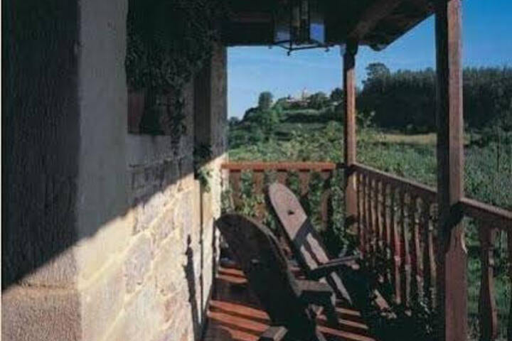 LA CORTE DE LUGAS