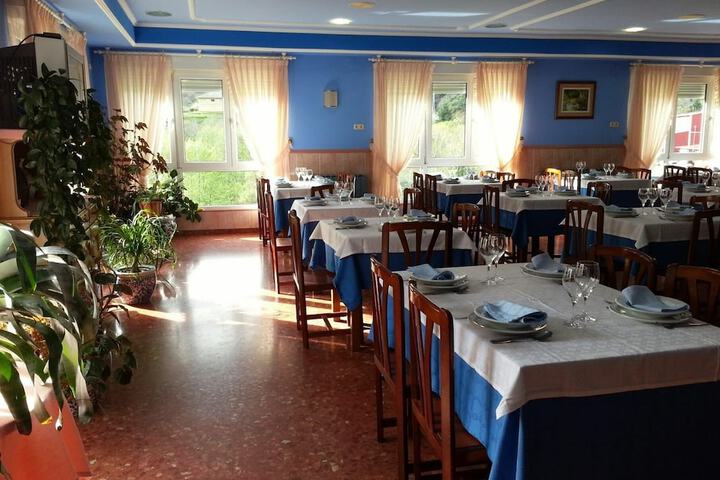 Dining 3 of 9