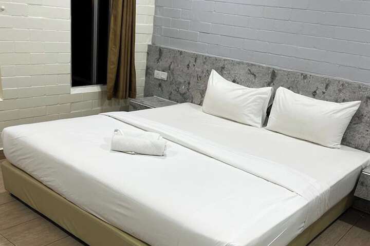Room 37 of 129