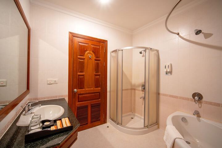 Room 100 of 169