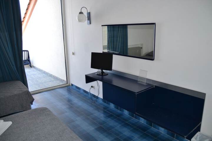 Room 28 of 50