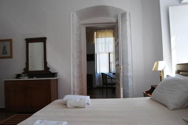 Room 5 of 91