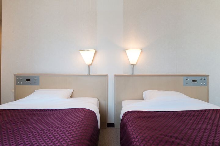 Room 44 of 99