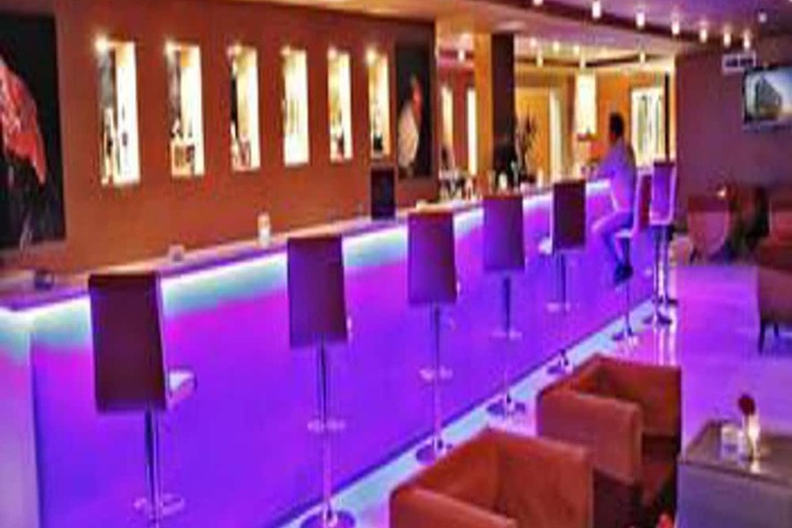 Lounge 55 of 80