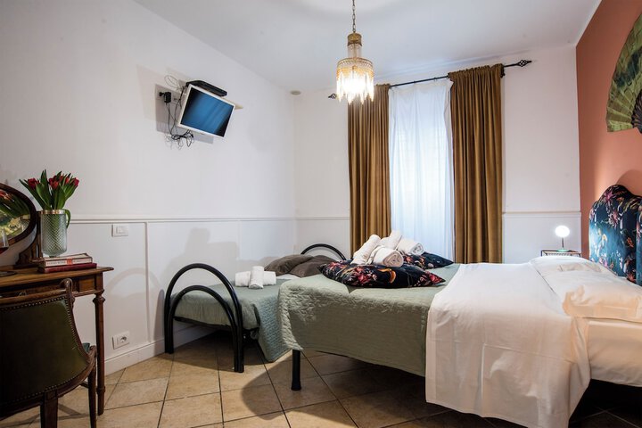Room 25 of 46