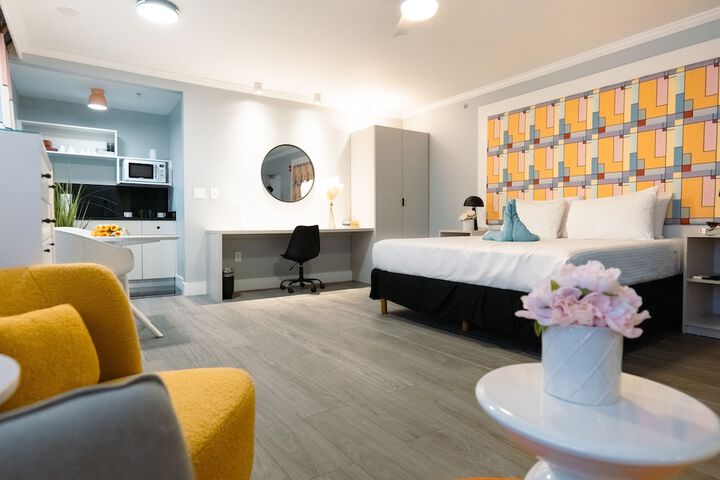 Suite (2 of 7)