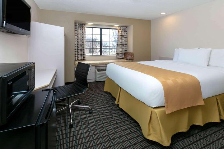 1 Queen Bed Room (6 of 11)