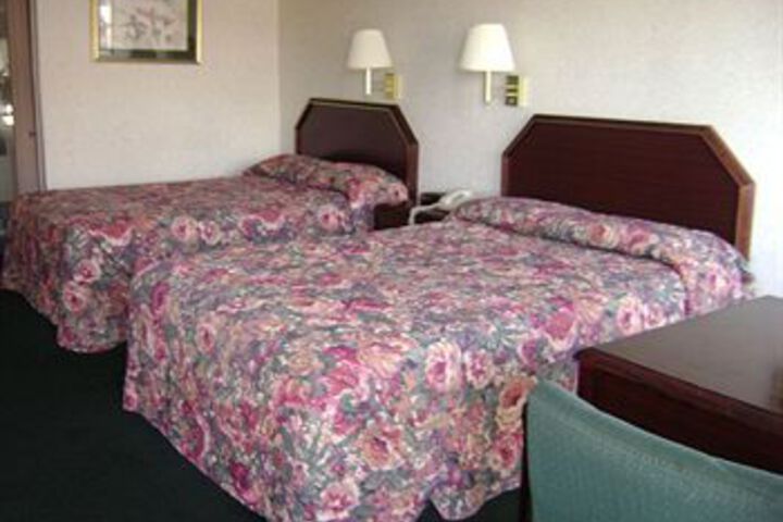 Room 4 of 7