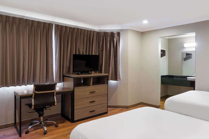 2 Double Beds (5 of 6)