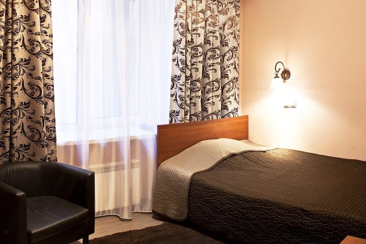 Room 8 of 28
