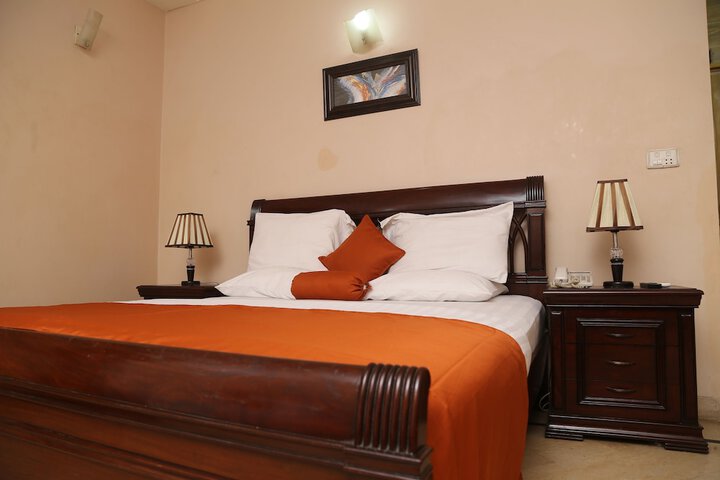 Room 10 of 37