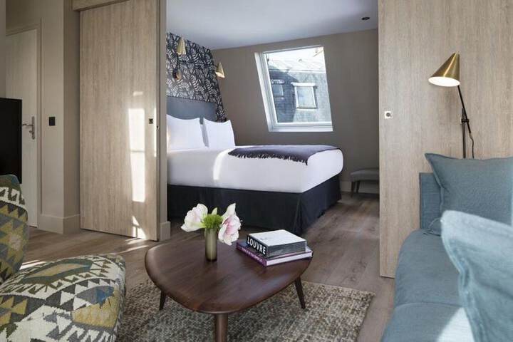 Room 53 of 108