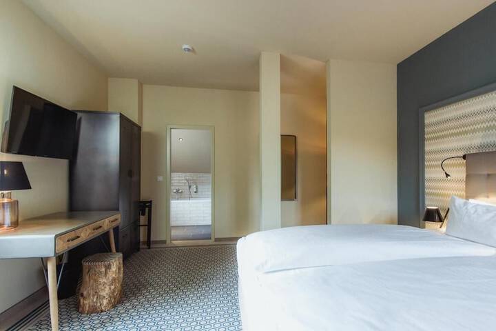 Room 13 of 53