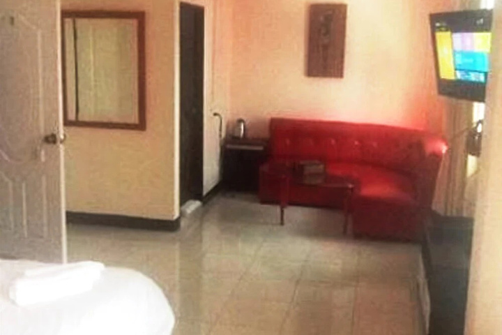 Room 4 of 11