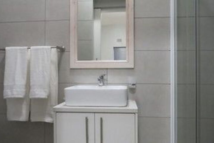 Room 6 of 17