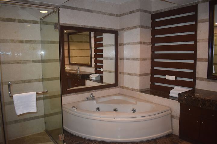 Room 16 of 33