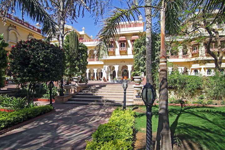 Hotel Exterior 53 of 70