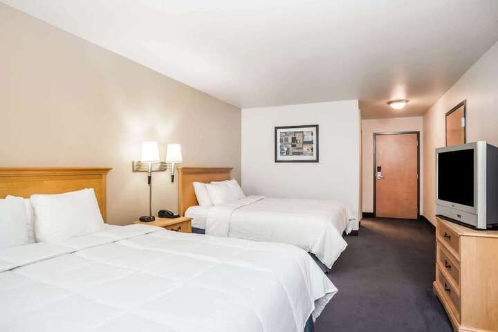 2 Queen Beds (2 of 14)