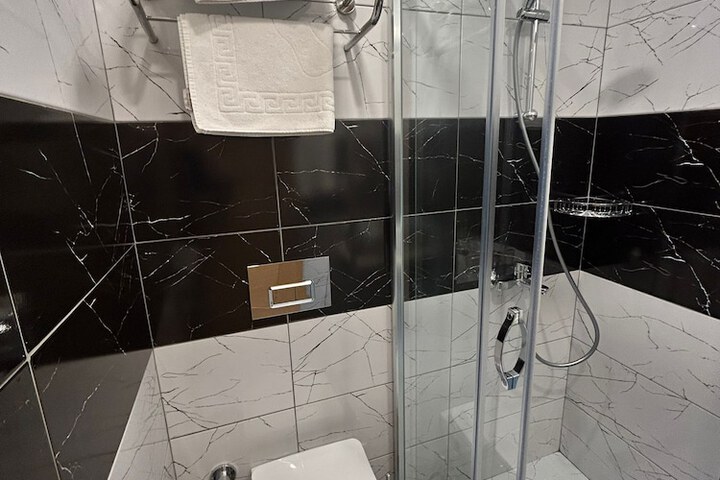 Room 70 of 95