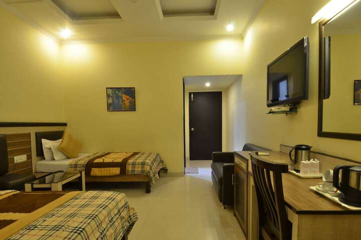 Room 9 of 31