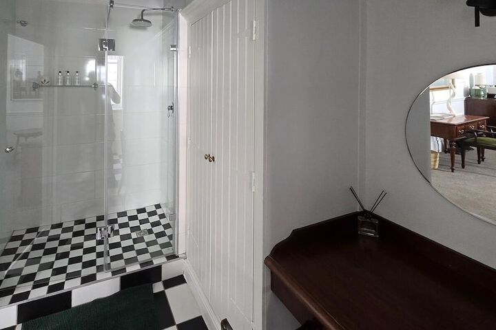 Room 33 of 39