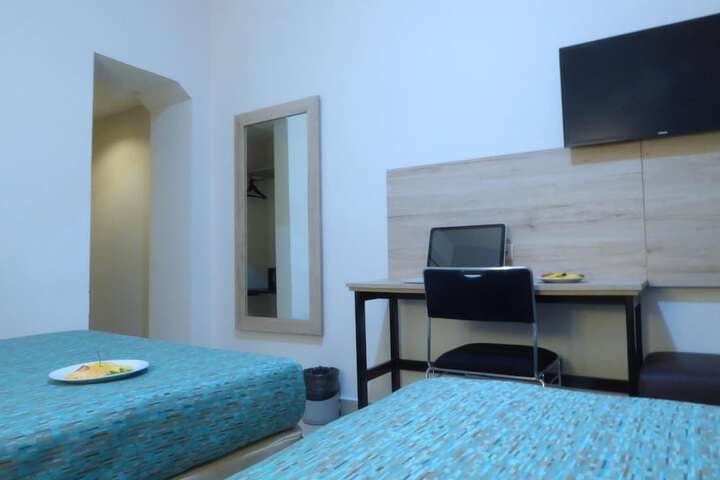 Room 13 of 28