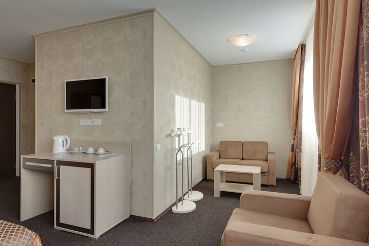 Room 9 of 33