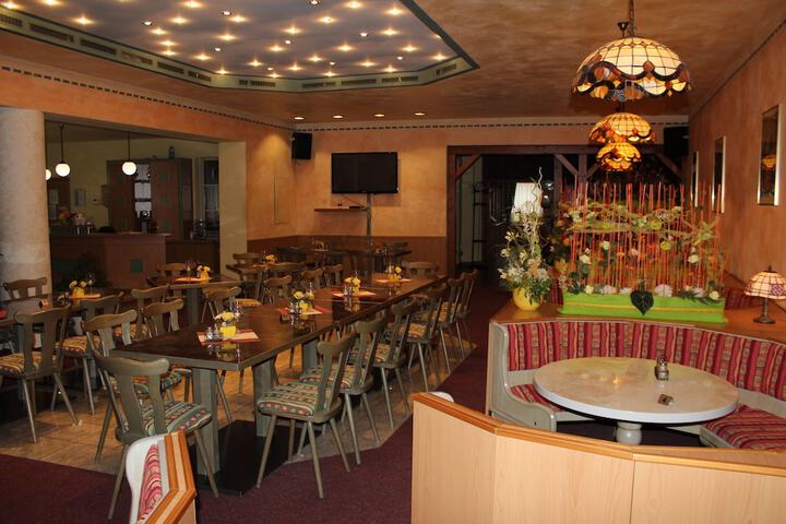 Dining 31 of 48