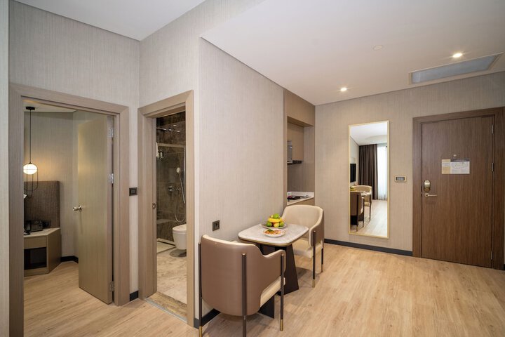 Room 51 of 170