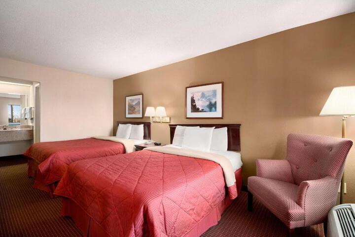 1 King Bed (2 of 21)