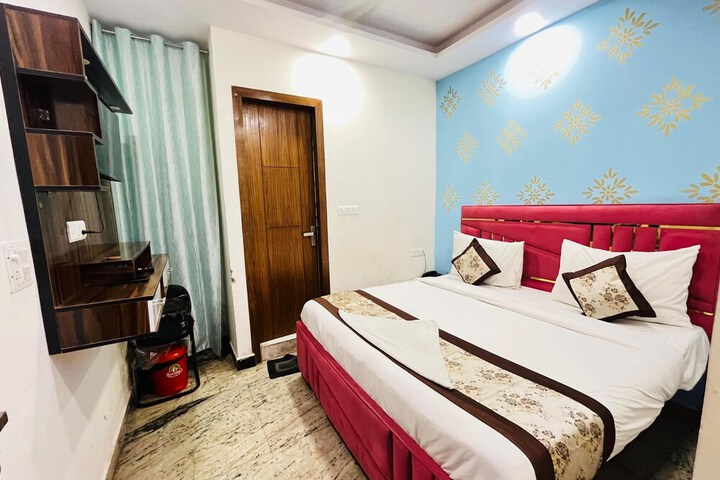 Room 3 of 9
