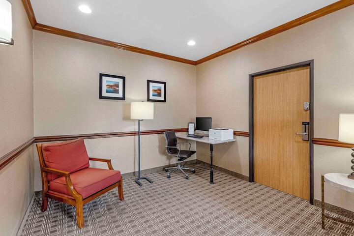 Business Center 30 of 37