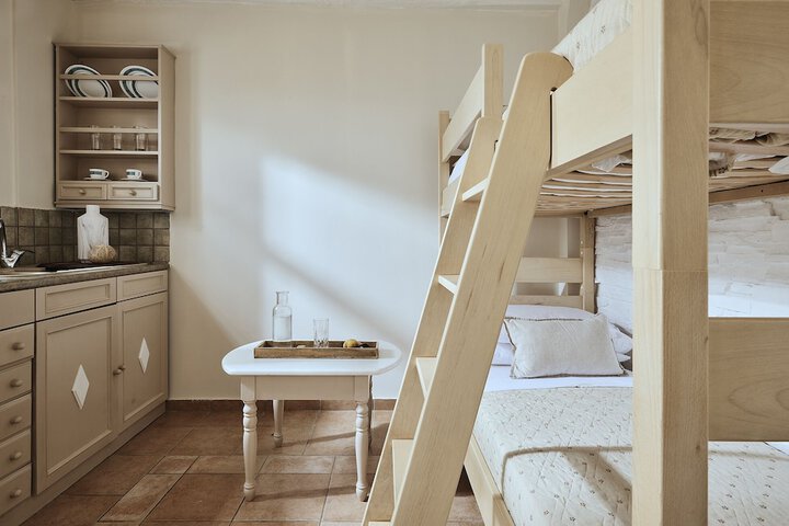 Room 42 of 93