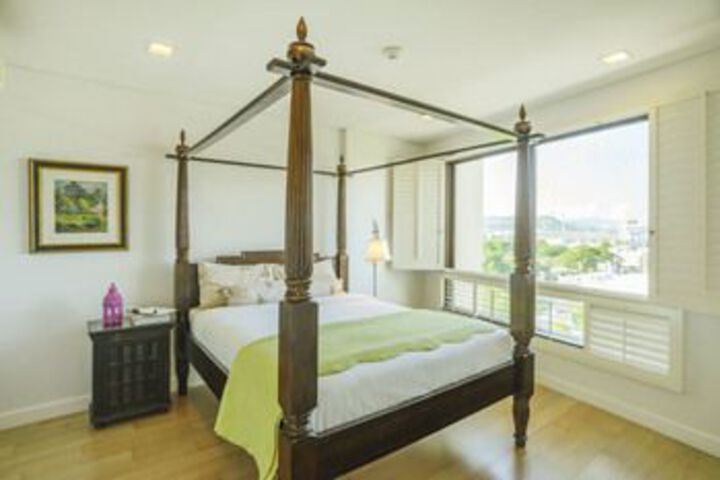 Room 27 of 80
