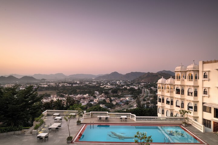 Hotel Pool