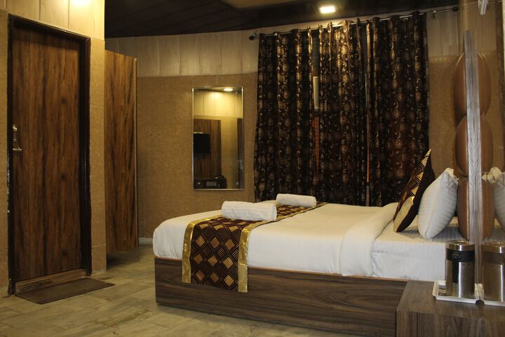 Room 9 of 15