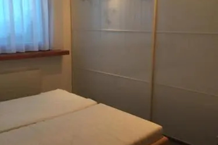 Room 3 of 10