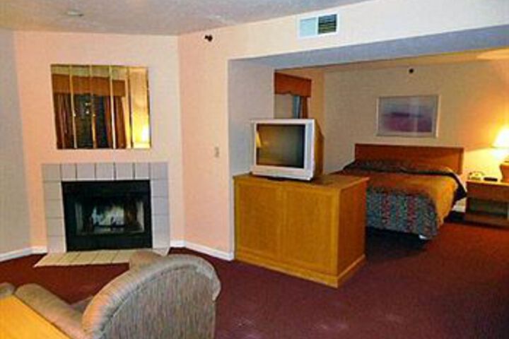 Room 8 of 10