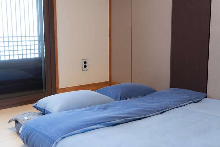 Room 2 of 52