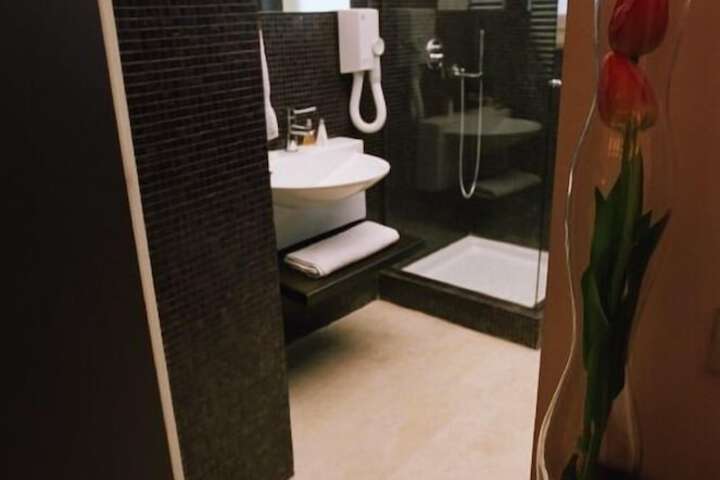 Room 26 of 29