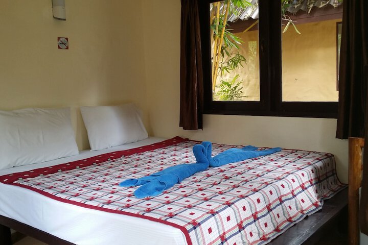 Room 6 of 33