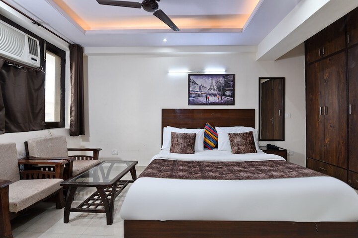 Room 16 of 38
