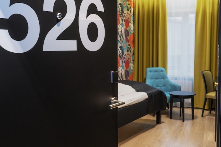 Room 5 of 80