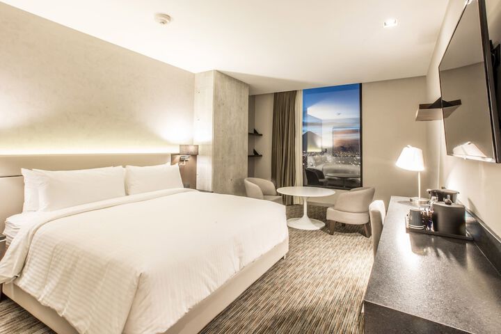 Room 21 of 40