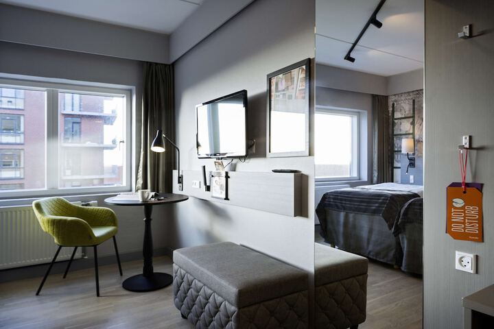 Room 18 of 49
